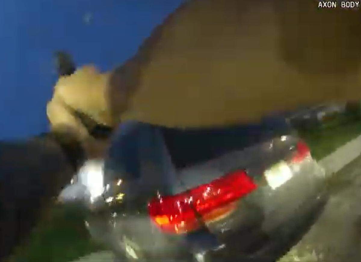 Body camera footage shows Miami-Dade Sheriff’s Office Sgt. Gilberto Crespo pointing his gun at a minivan seconds before a shootout that killed Jose Pineda Jr, on Sept. 16, 2025, in Goulds.