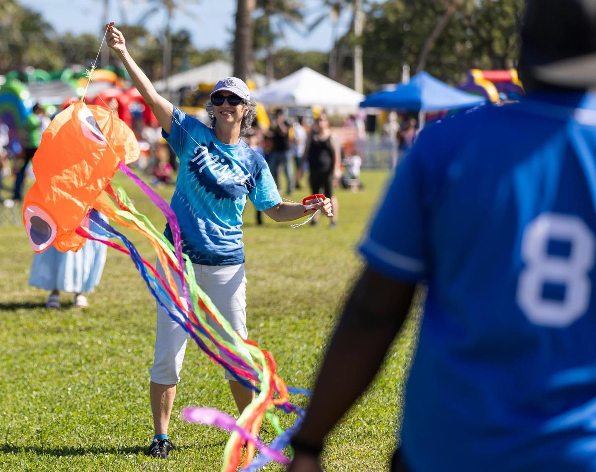 Ally Harrington, left, and Rodlin Gelin work to get their kite flying during the 33rd Annual Kite Festival in Northeast Miami-Dade on Saturday, Feb. 15, 2025.