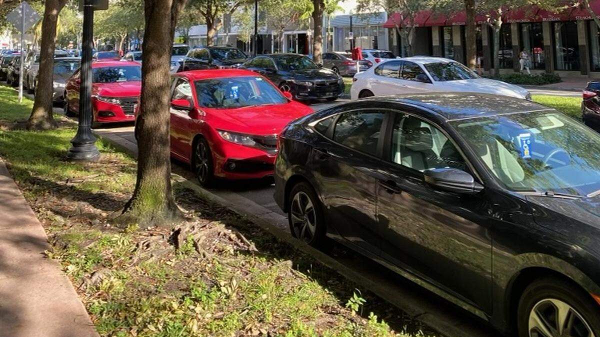 Después que vecinos de South of Fifth y autoridades de Miami Beach expresaron preocupación de que empleados de los valet están usando permisos de estaconamiento para discapacitados, la ciudad estudia cambiar las normas que permiten a cualquiera con uno de esos permisos estacionarse en espacios solo para vecinos.