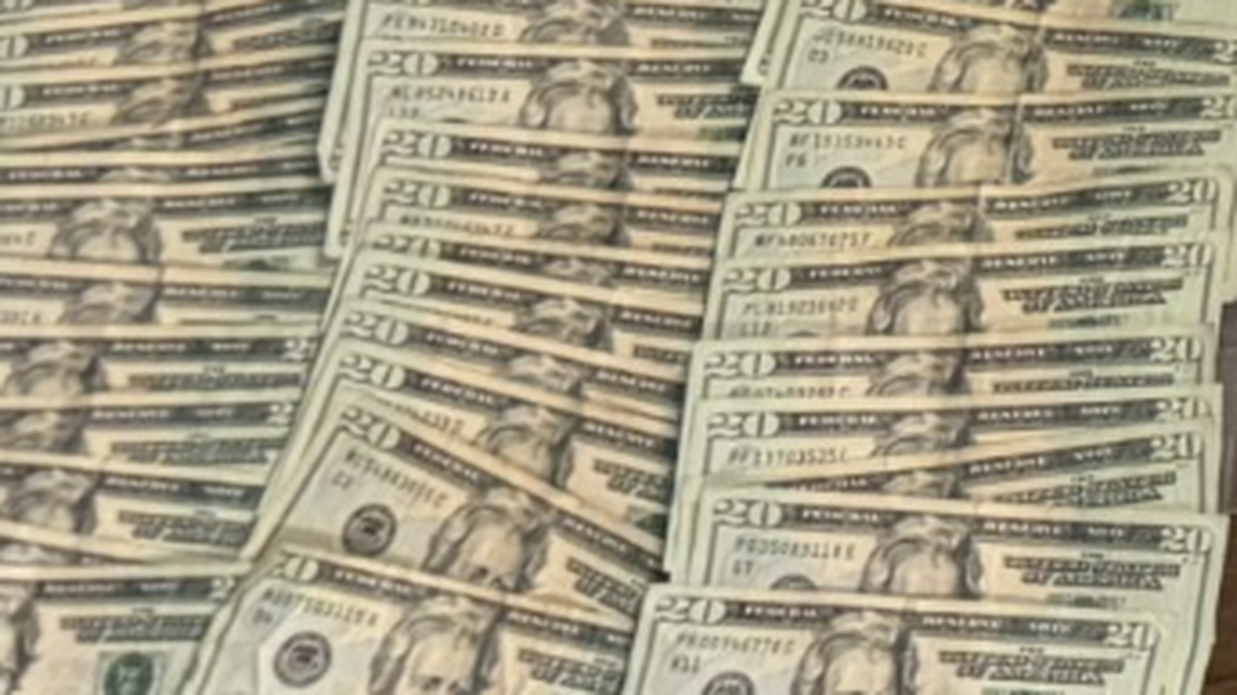 A $1 Florida Lottery ticket purchased at a convenience store won a $114,864.61 prize.