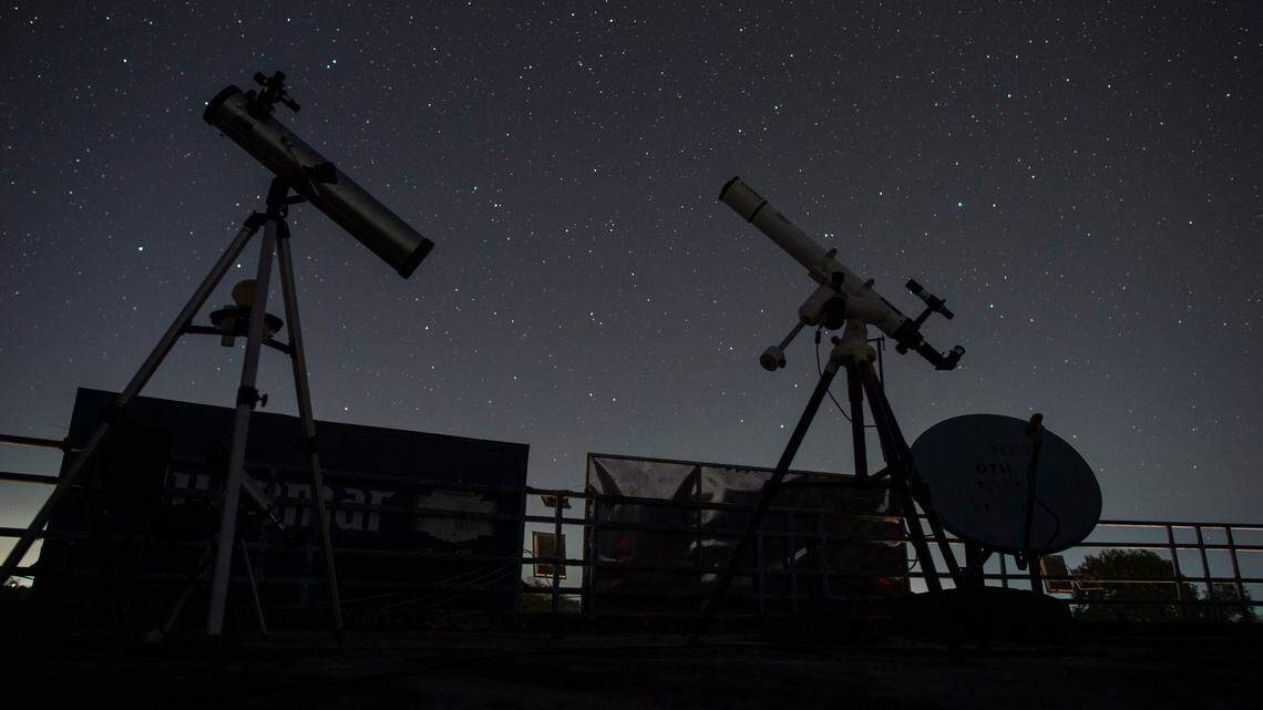 telescope night sky stargazing
