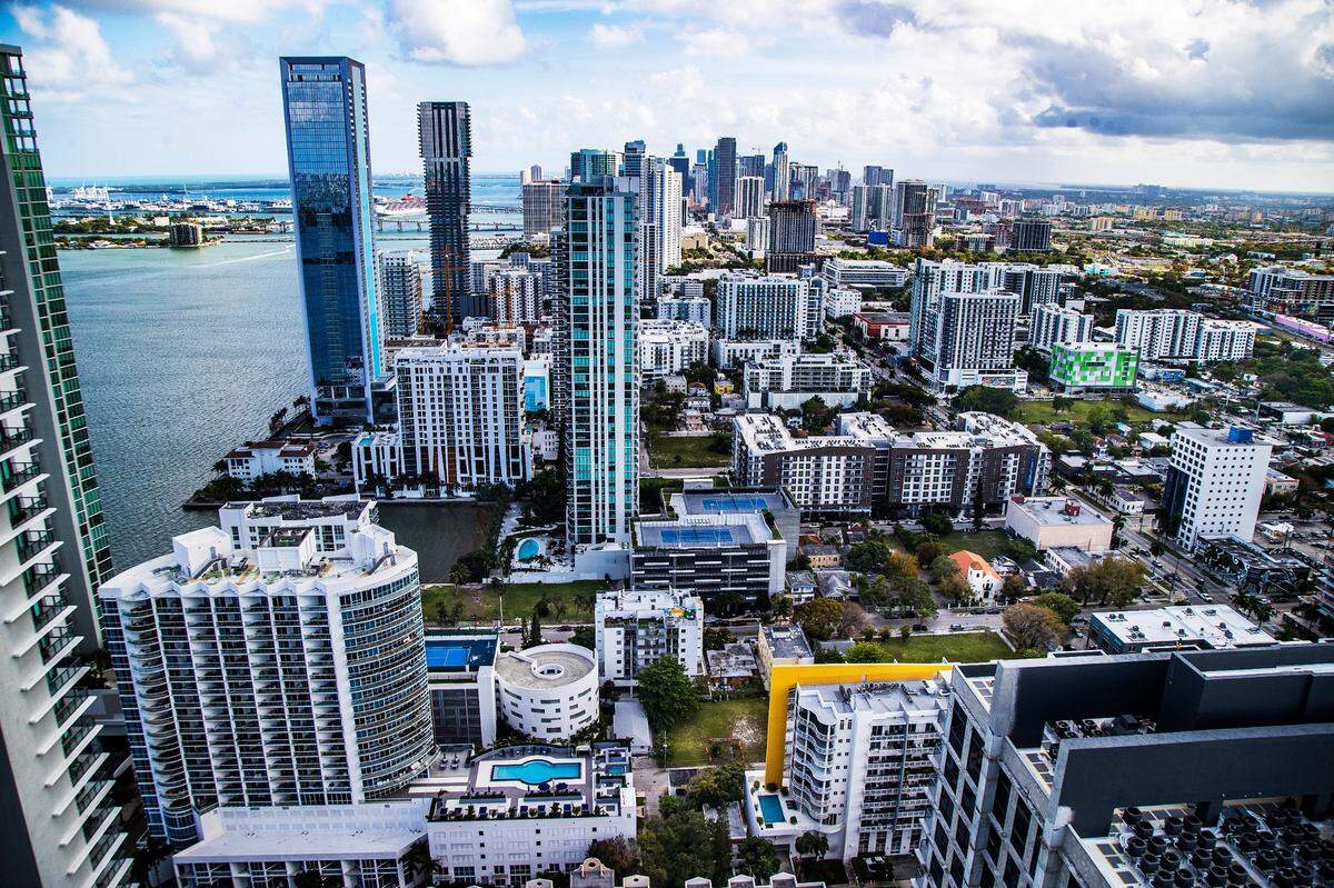 South view of the Miami skyline from the roof top pool area at the Paraiso Bayviews building located in the Edgewater neighborhood on April 5, 2023.