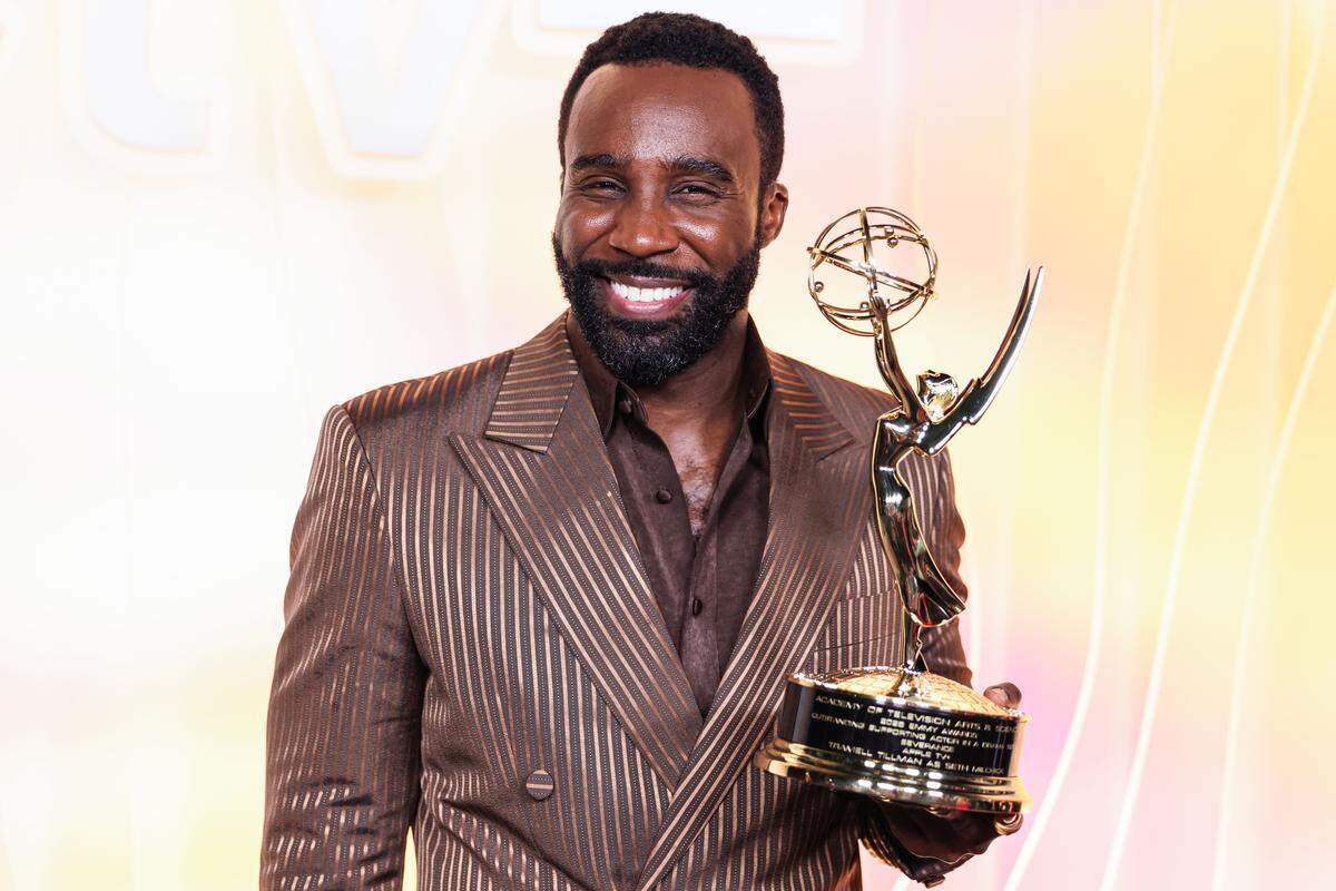  Tramell Tillman, winner of the Outstanding Supporting Actor In A Drama Series award for 'Severance' arrives at Apple TV+'s 77th Annual Primetime Emmy Awards Party.