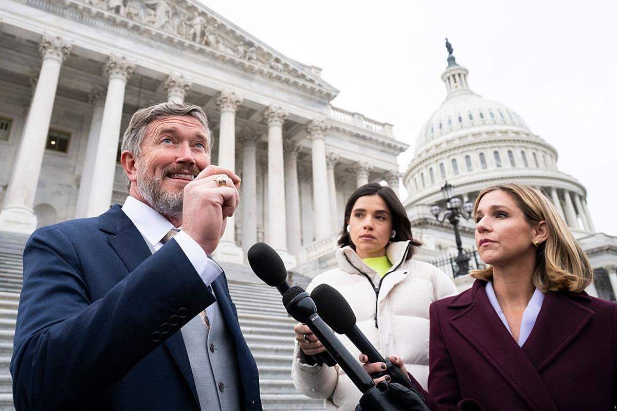 WASHINGTON, DC - NOVEMBER 18:  Rep. Thomas Massie (R-KY) speaks to the media outside the U.S. Capitol on November 18, 2025 in Washington, DC. The House is currently voting on legislation that instructs the U.S. Department of Justice to release all files related to the late accused sex trafficker Jeffrey Epstein. (Photo by Roberto Schmidt/Getty Images)