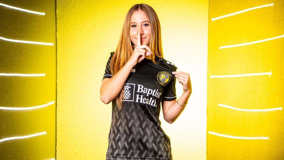 Marjory Stoneman Douglas High two-sport athlete beats cancer