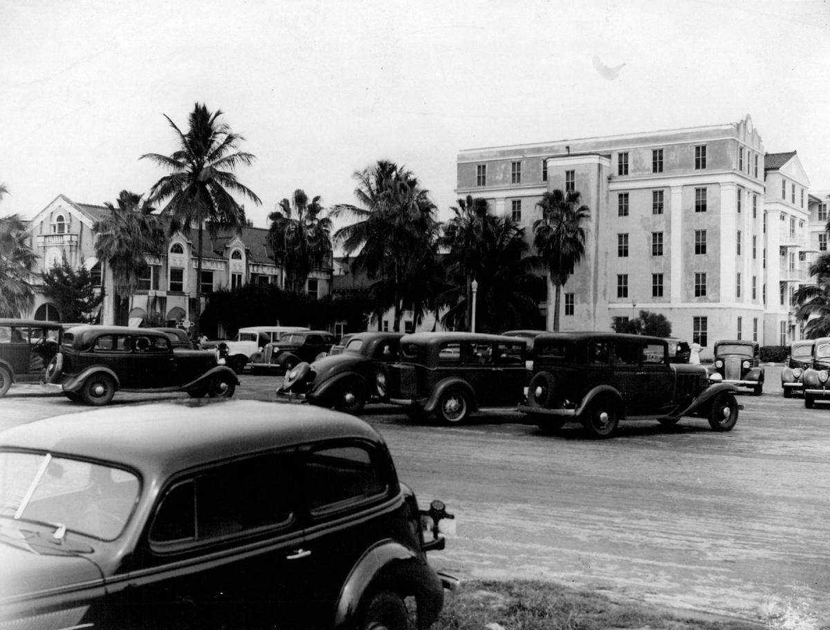 An early view of Jackson Memorial Hospital.