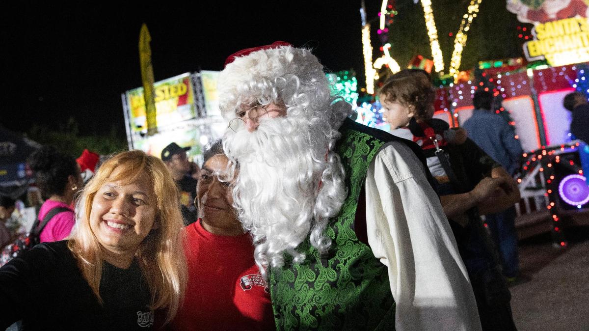Santa's Enchanted Forest era un evento invernal habitual en el Tropical Park hasta principios de 2020, cuando Miami-Dade se negó a renovar el contrato de arrendamiento de la feria navideña. Ahora la empresa responsable del evento demandó al condado para impedir que un competidor ocupe su antiguo lugar.
