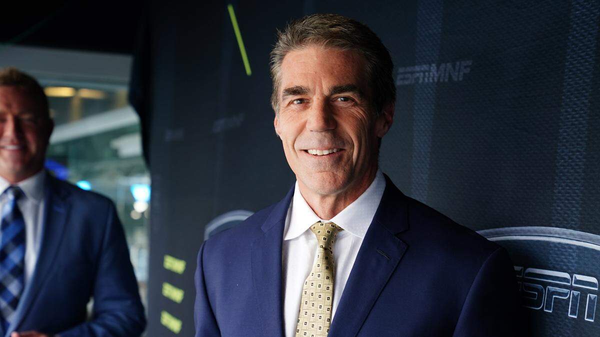 ESPN’s Chris Fowler will call the Miami-Indiana championship game on Monday night.