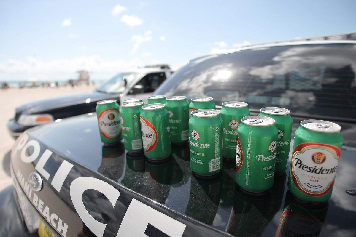 According to Florida law, it is illegal to possess an open container of alcohol or to consume alcohol while you’re driving or&nbsp;while you’re a passenger in a motor vehicle.