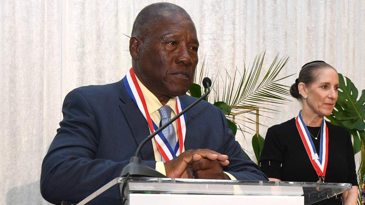 Dr. Marvin Dunn receives the Robert H. Traurig Lifetime Achievement Award for his work in teaching about Black history, presented at Mosaic Miami’s 2025 Silver Medallion Humanitarian Dinner on May 18, 2025.