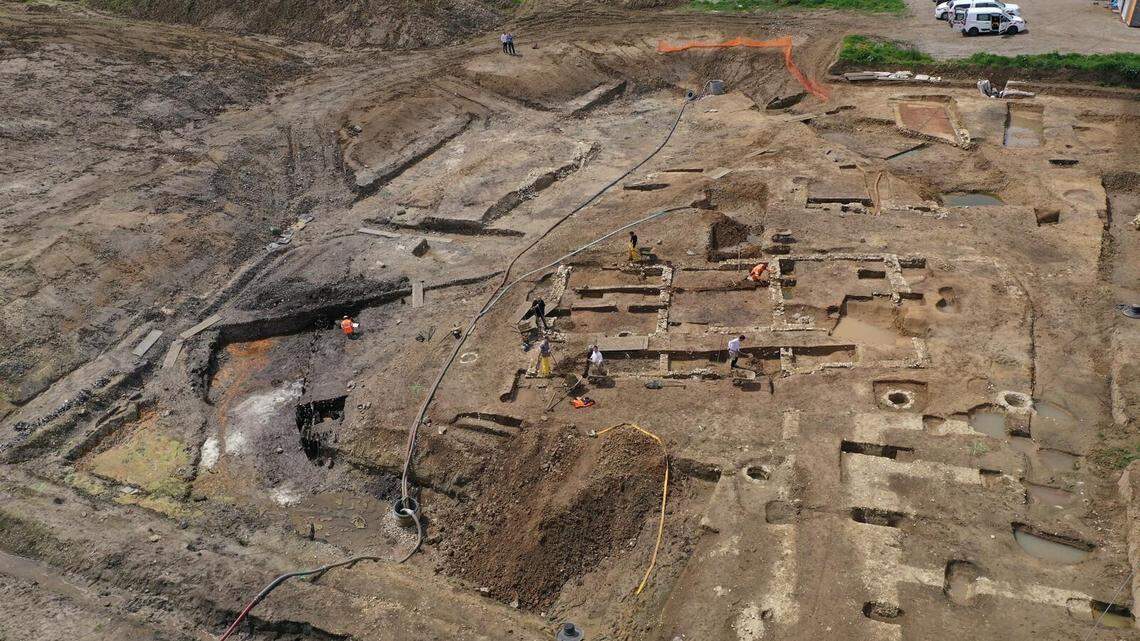 Archaeologists in Thérouanne found unfinished projects in the ruins of glassmaker and shoemaker workshops from over 1,700 years ago.