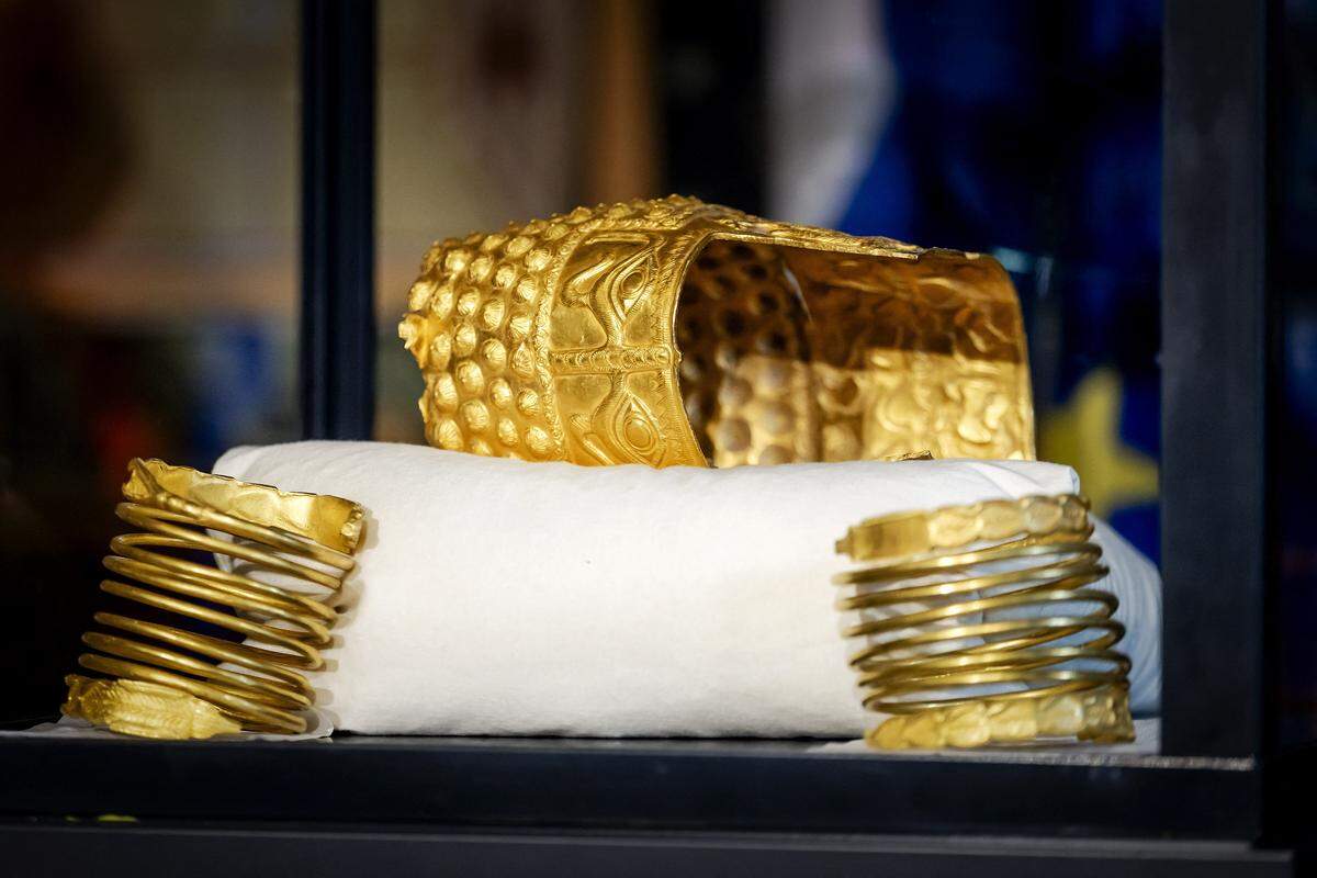 golden helmet of cotofenesti drents museum