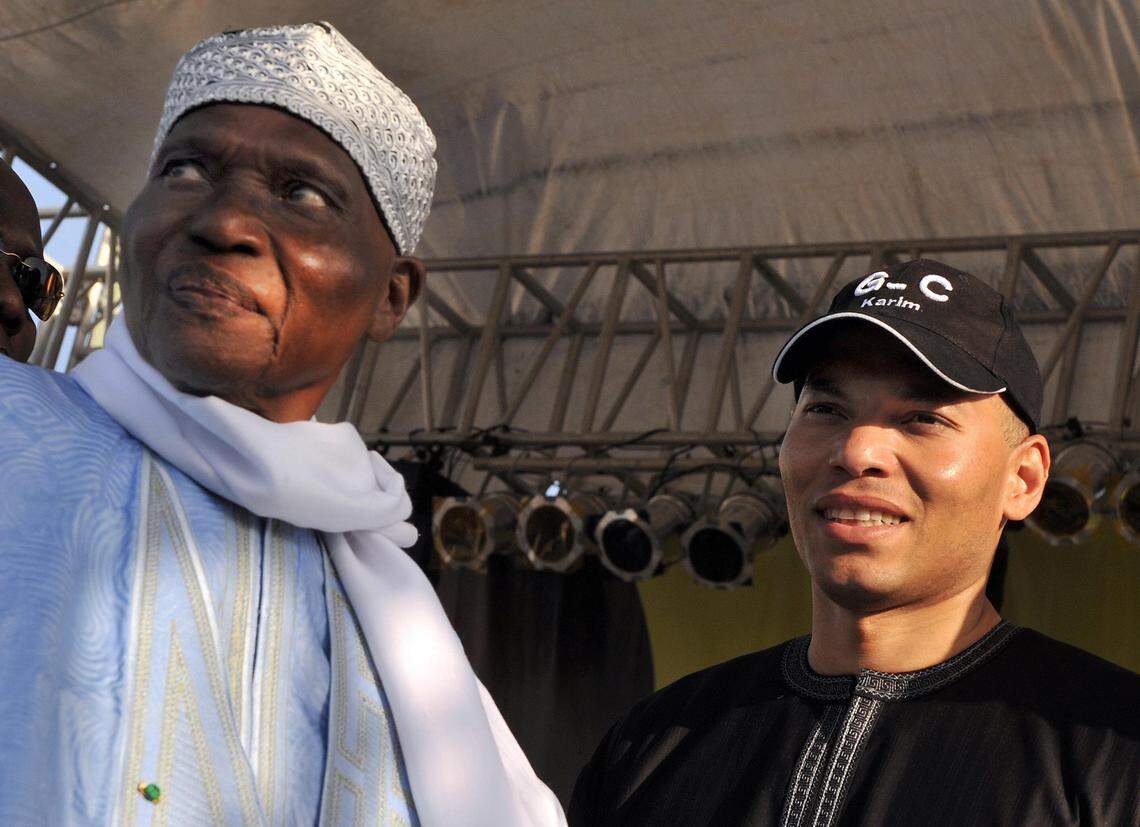This file picture taken on March 20, 2009 shows Senegalese veteran President Abdoulaye Wade (L), flanked by his son Karim Wade during a meeting in Dakar. (GEORGES GOBET/AFP via Getty Images)