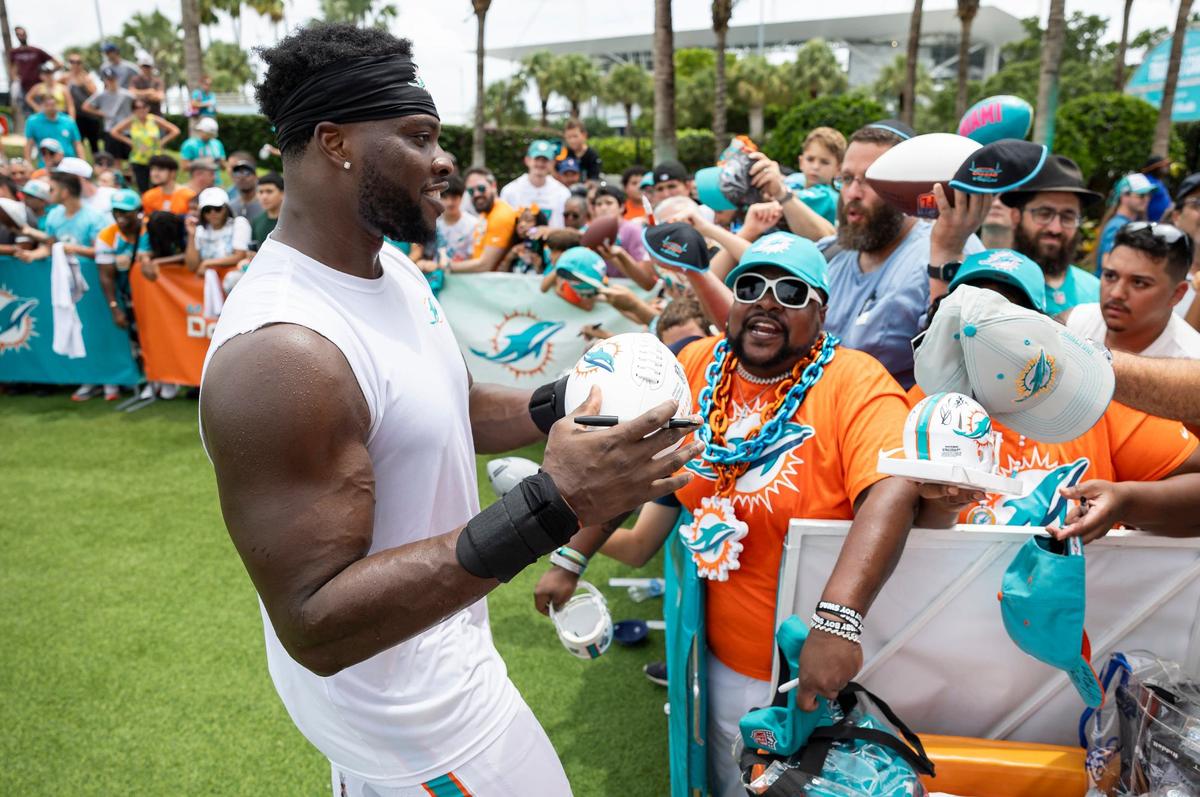 Miami Dolphins linebacker Emmanuel Ogbah (51) signs autographs for fans after team practice at the Baptist Health Training Complex on Monday, Aug. 5, 2024, in Miami Gardens, Fla.