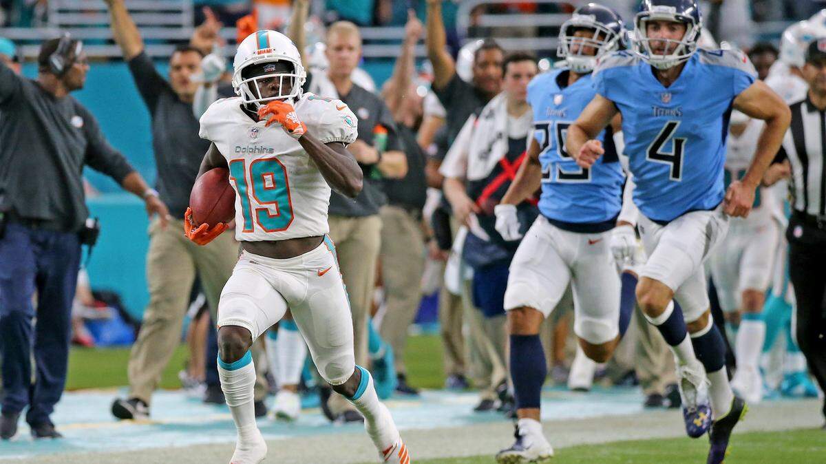 Miami Dolphins wide receiver Jakeem Grant (19) scored on a 102-yard kickoff return in the Miami Dolphins regular-season opener.