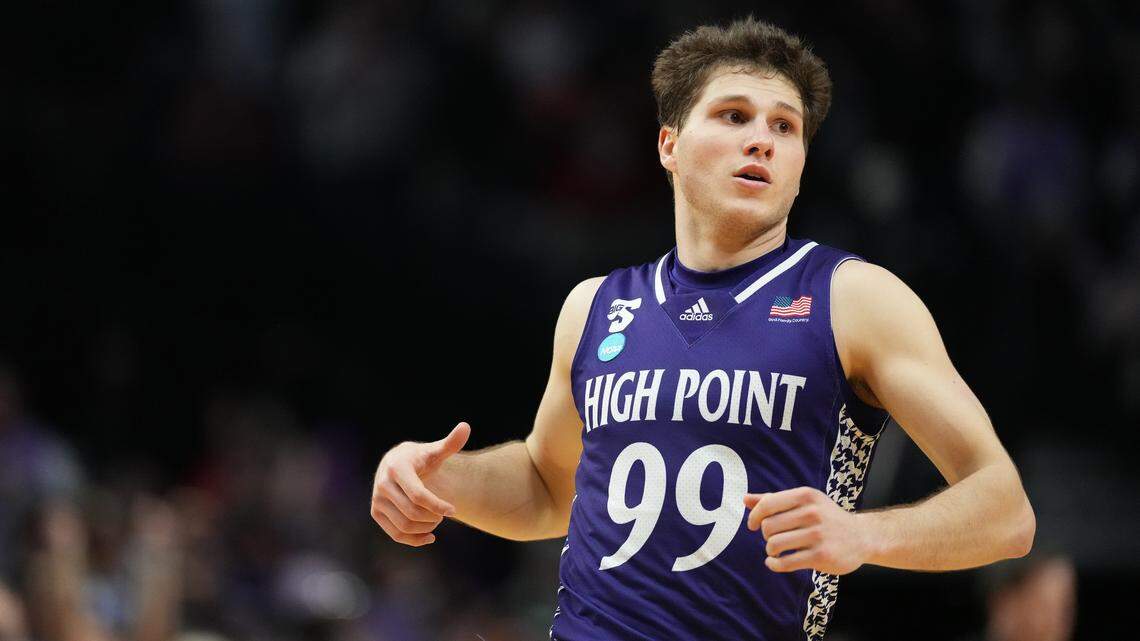 Ex-Broward high school hoops star becomes bracket-busting ‘automatic’ shooter