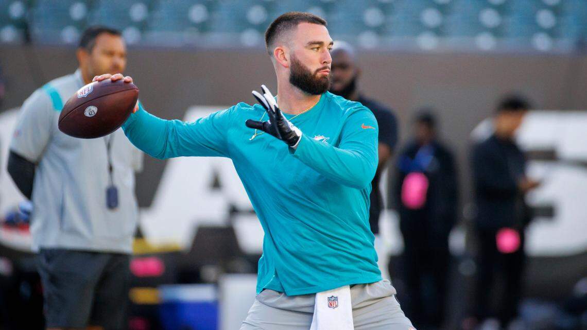 Miami Dolphins quarterback Skylar Thompson sets up to pass during pregame warmups before the start of an NFL football game against the Cincinnati Bengals at Paycor Stadium on Thursday, September 29, 2022 in Cincinnati, Ohio.