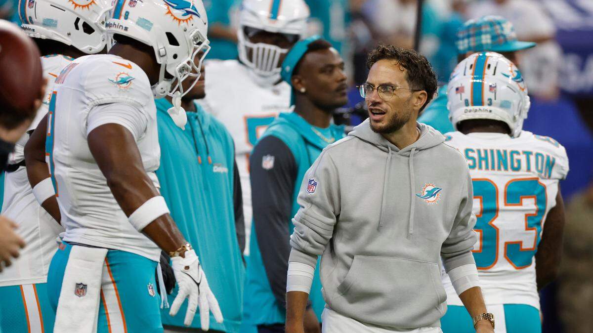 Miami Dolphins coach Mike McDaniel talks with players before the start of an NFL football game against the Indianapolis Colts in Indianapolis, Indiana on Sunday, October 20, 2024.