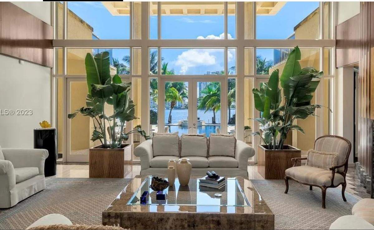 Rapper Rick Ross is under contract to purchase a $37.5 million mansion on the exclusive guard-gated Star Island&nbsp;in Miami Beach. Here is a living room.