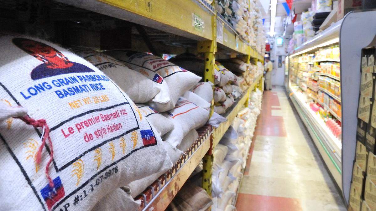 In Miami-Dade, 15 supermarkets, grocery stores, food wholesalers and food storage facilities failed Florida Department of Agriculture inspections.