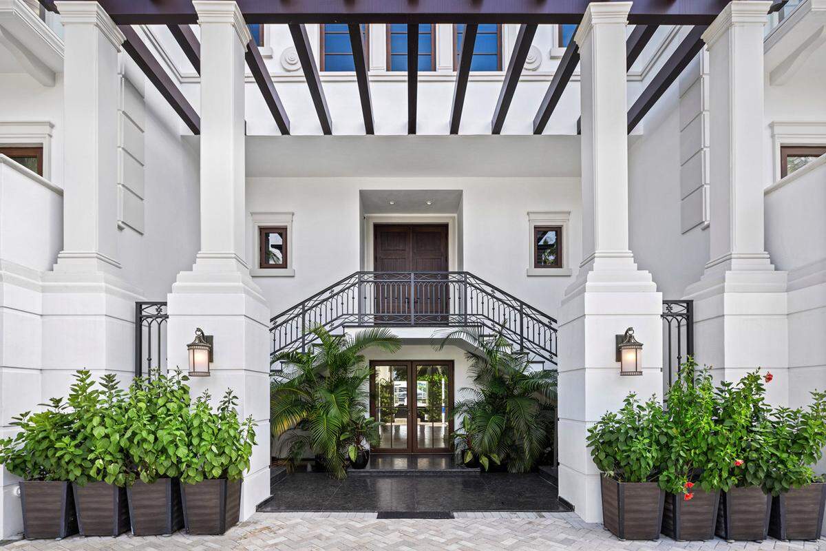 Floyd Mayweather’s Palm Island mansion/Douglas Elliman