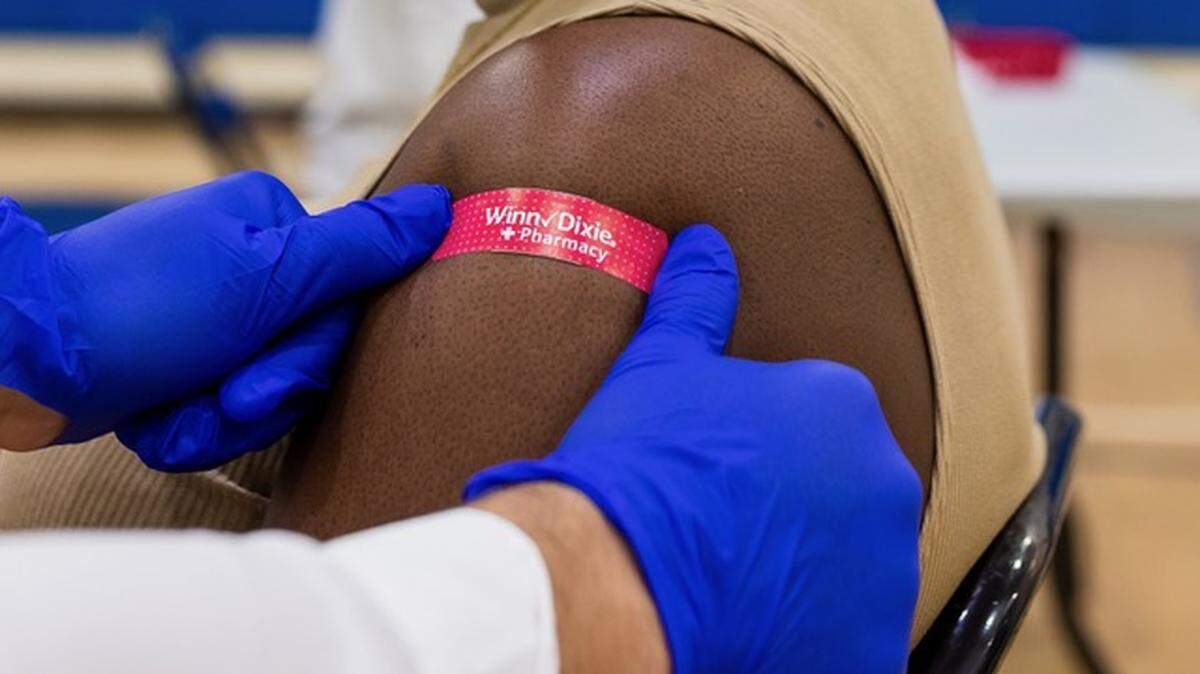 Southeastern Grocers, parent company of Winn-Dixie, Fresco y Más and Harveys Supermarket is offering a $20 voucher off the price of groceries to customers who get two vaccines in the same day at one of its in-store pharmacies.