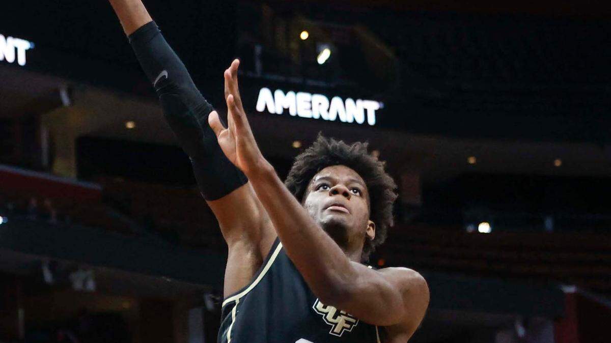 UCF Knights forward Taylor Hendricks (25) attempts a basket as Missouri Tigers guard D’Moi Hodge (5) defends in the first half during the Orange Bowl Classic at FLA Live Arena in Sunrise on Saturday, December 17, 2022. Missouri defeated Central Florida 68-66 in the first game of the Orange Bowl Classic.