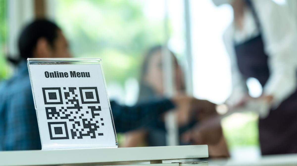 A Miami-Dade County commissioner wants to change the law to mandate restaurants offer printed menus alongside QR-code menus, like the one pictured above.