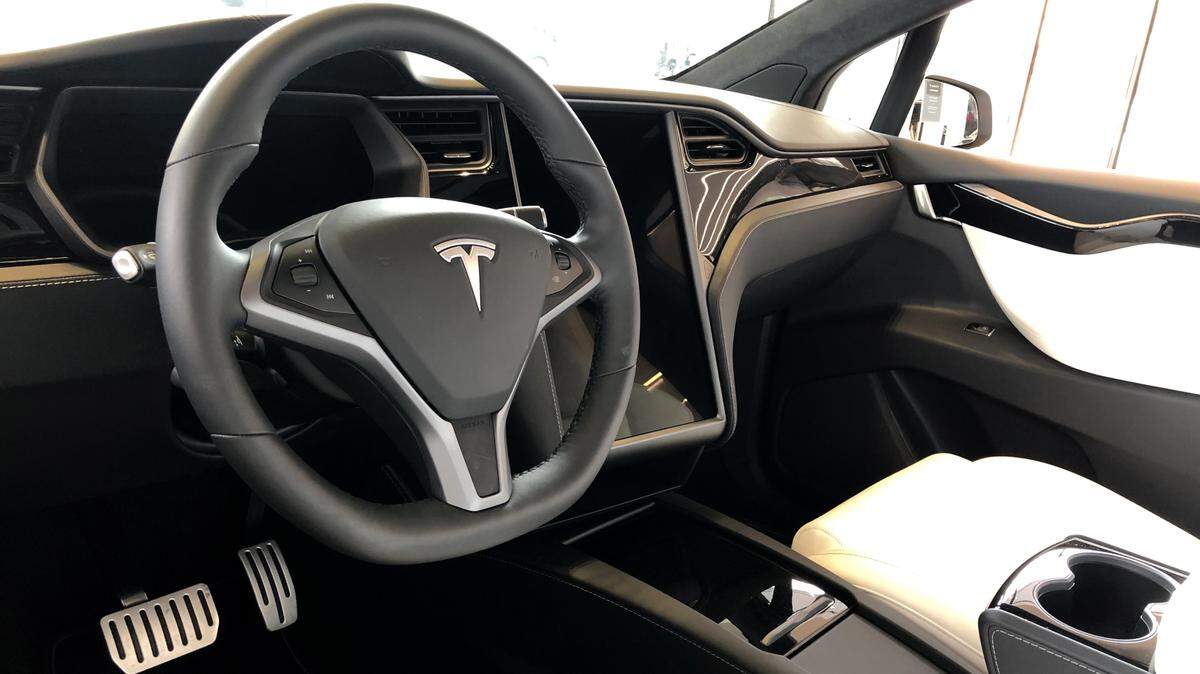 SAN FRANCISCO, CALIFORNIA - MARCH 01: A view of the interior of a Tesla Model X at a Tesla showroom on March 01, 2019 in San Francisco, California. Tesla announced plans to shutter almost all of their retail showrooms and shift focus to online sales. (Photo by Justin Sullivan/Getty Images)