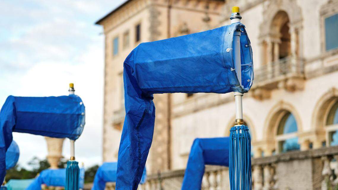 ‘Headwind’: instalación de mangas de viento de Susanne Schirato en el Vizcaya
