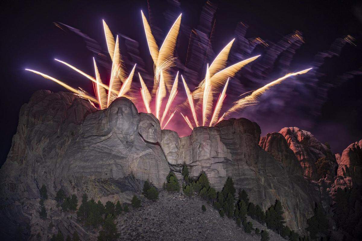 Fireworks illuminate Mount Rushmore during a rare display — a preview of the major celebration planned for July 2026.