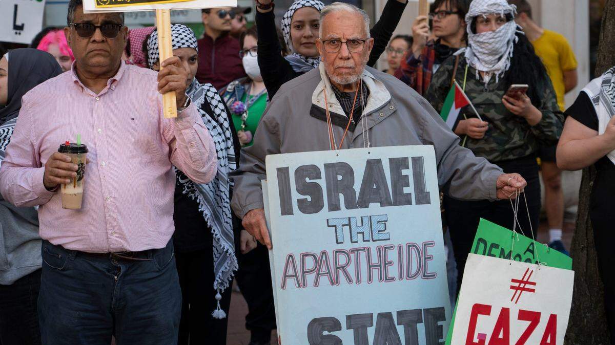 Hundreds gathered on Monument Circle in Indianapolis on Oct. 12 in support of Palestinians as fighting between Israel and Hamas ramped up.