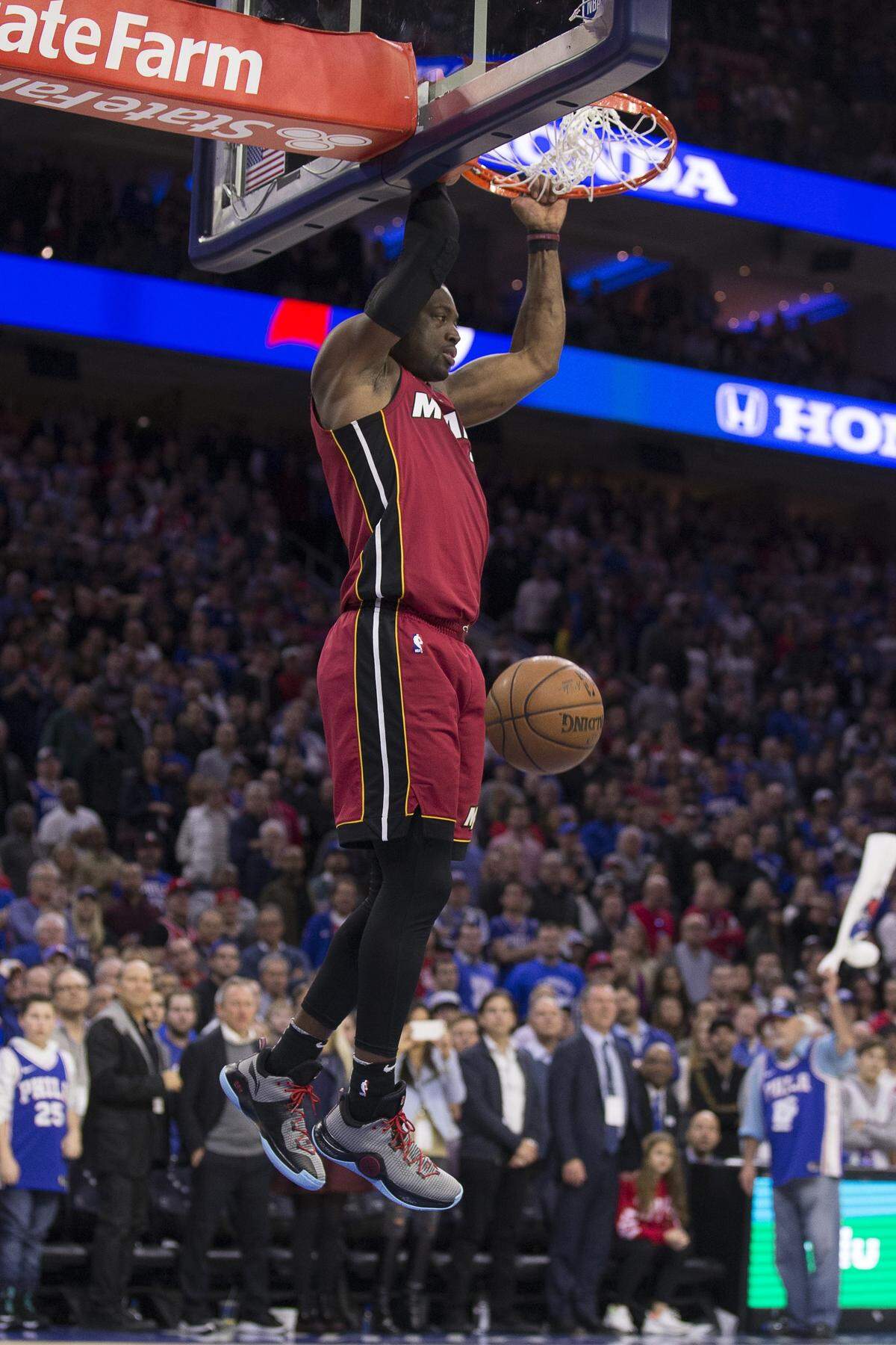 The Miami Heat's Dwyane Wade dunks the ball in the fourth quarter against the Philadelphia 76ers.