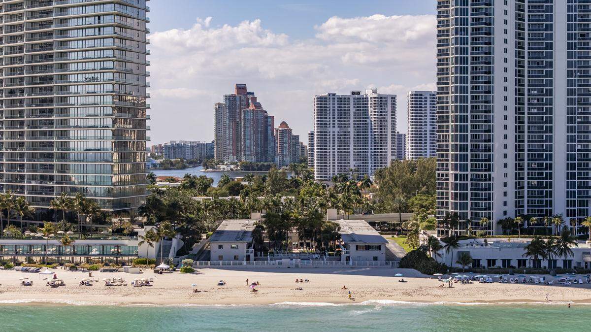 An aerial view of the Miami Beach Club (center) in Sunny Isles Beach. The site is set to be redeveloped as a 62-story condo tower.