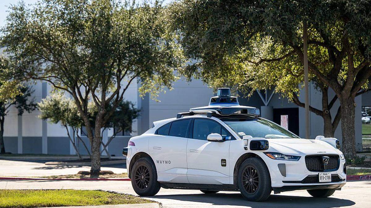 AUSTIN, TEXAS - JANUARY 15: A Waymo vehicle exits a charging lot on January 15, 2026 in Austin, Texas. Waymo is now servicing 140 square miles of Austin. The expansion comes amid ongoing competition between Tesla Robotaxis. (Photo by Brandon Bell/Getty Images)