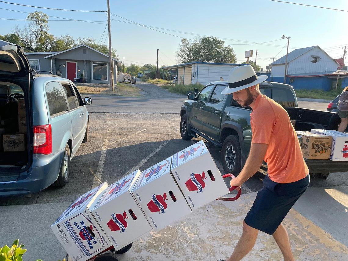 Pastor Matthew Mayberry of City Church in Del Rio, Texas, delivers donations of oranges and apples to migrants.