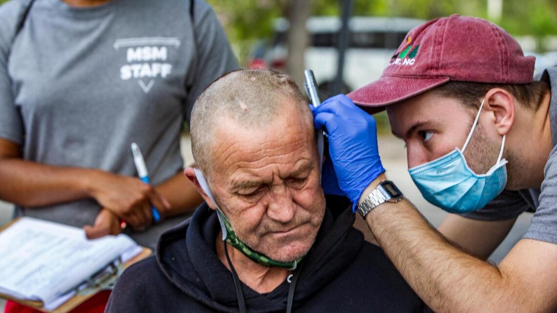 ‘It can be you.’ How Miami medical students are hitting the streets to treat the homeless