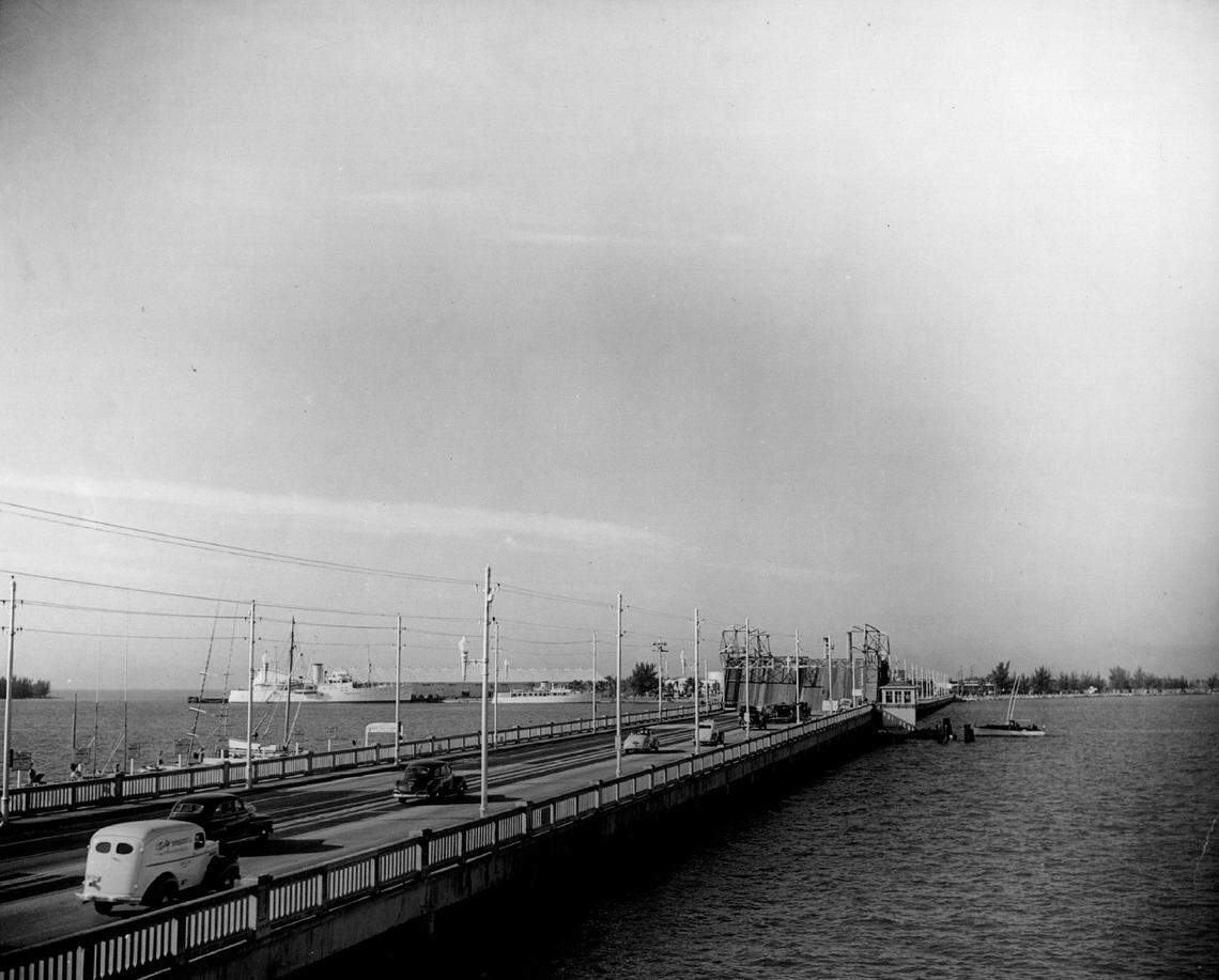 The MacArthur Causeway before 1942.