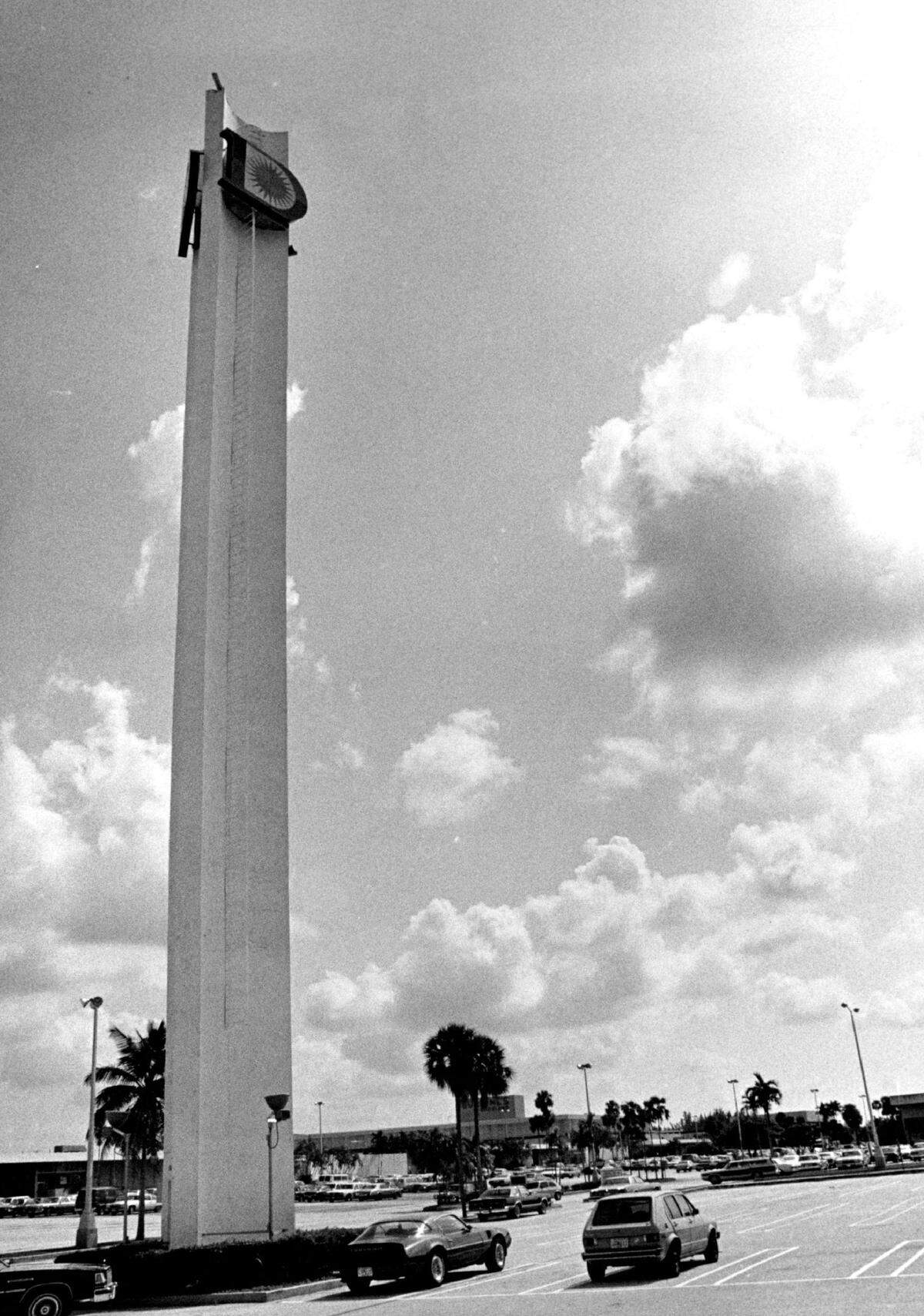 The landmark Dadeland Mall sign in 1980.