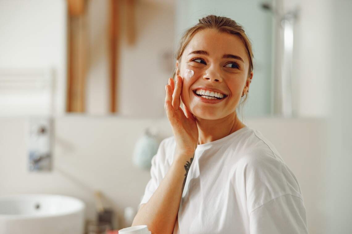 The skincare products dermatologists suggest you to cut from your overloaded daily routine