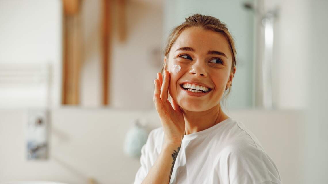 The skincare products dermatologists suggest you to cut from your overloaded daily routine