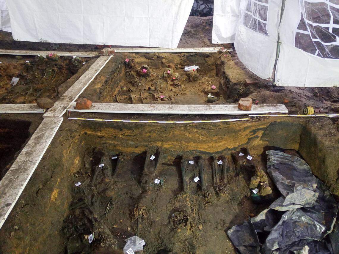 The remains were arranged in layers.