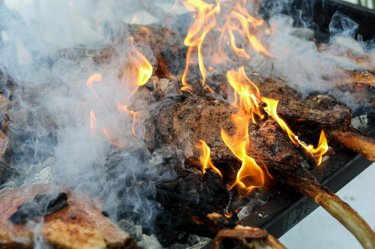 La cocina a fuego abierto es la base del evento de un día Heritage Fuego.