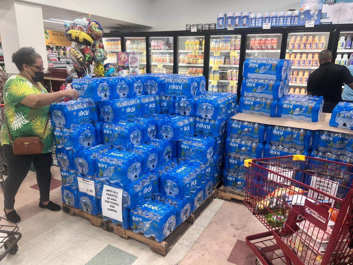 Shoppers stock up on supplies in San Juan, Puerto Rico, ahead of the arrival of Tropical Storm Ernesto. Credit: Syra Ortiz Blanes. the Miami Herald.