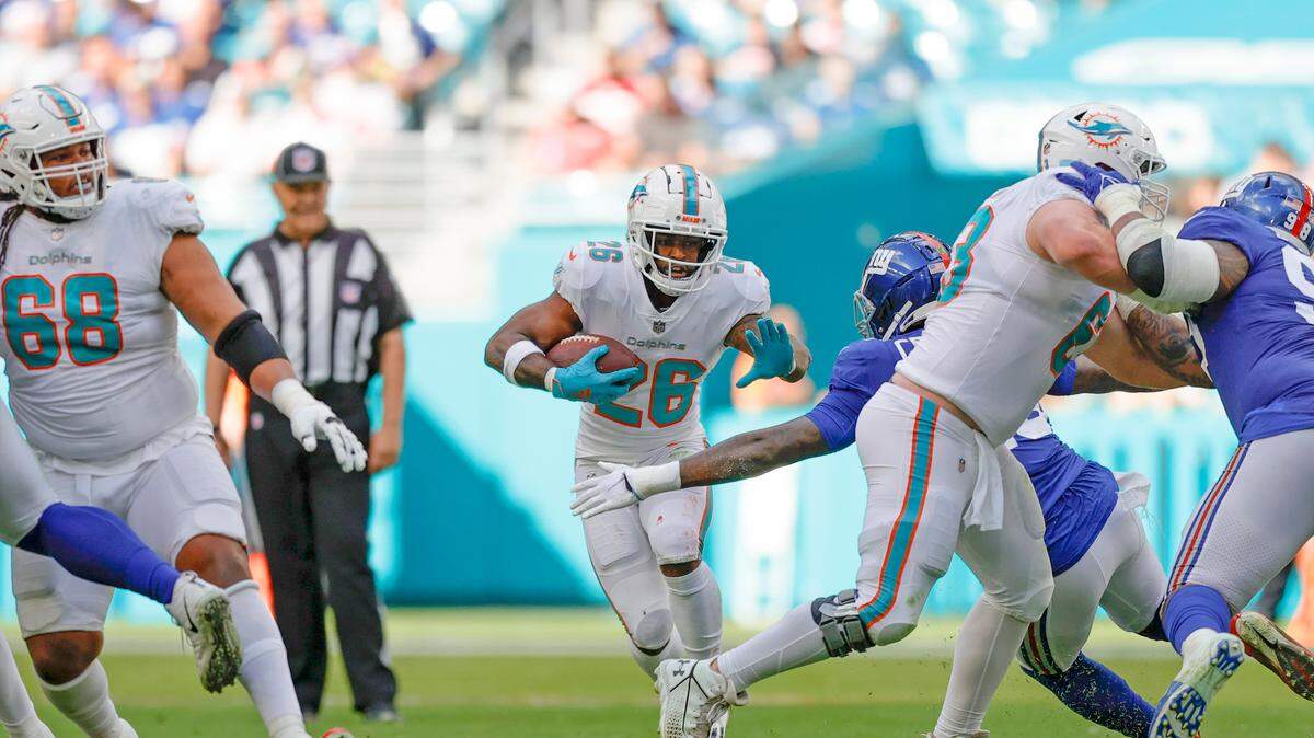Miami Dolphins running back Salvon Ahmed (26) runs with the football during the second quarter of an NFL football game against the New York Giants at Hard Rock Stadium on Sunday, December 5, 2021 in Miami Gardens, Florida. (David Santiago Photo / Miami Herald)