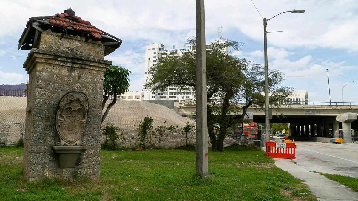 An ornate masonry column belonging to early Miami Mayor John Sewell’s long-vanished grand estate still stands near the Dolphin Expressway in Miami’s Highland Park neighborhood.