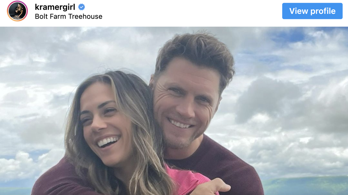 Country music star Jana Kramer will walk down the aisle solo