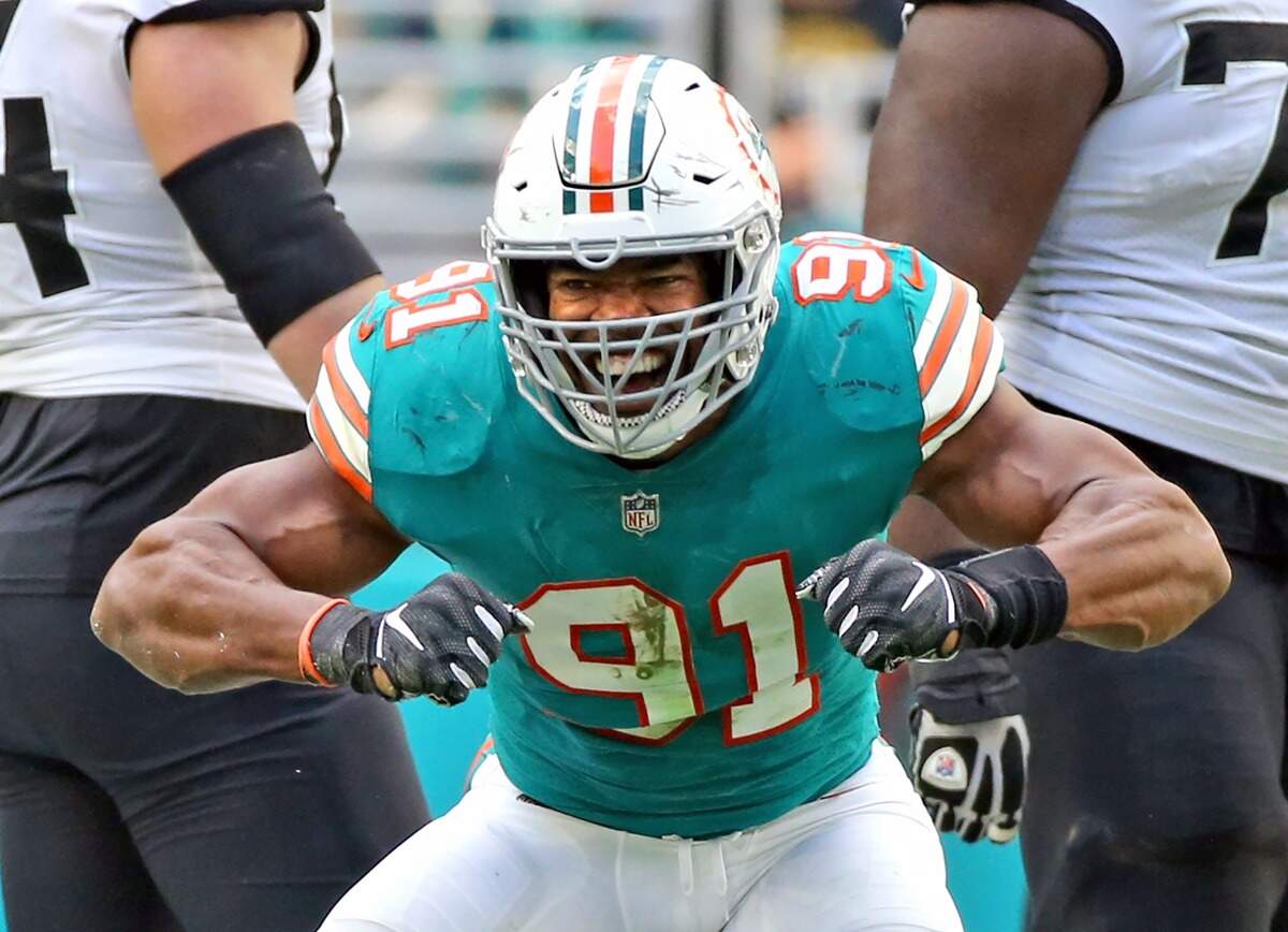 Five-time Pro Bowl defensive end Cameron Wake signed with the Titans after spending a decade with the Dolphins.