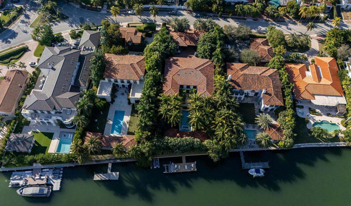 A view of a property, center, owned by Oren Alexander located at 3541 Flamingo Drive on Saturday, Dec. 21, 2024, in Miami Beach, Fla.