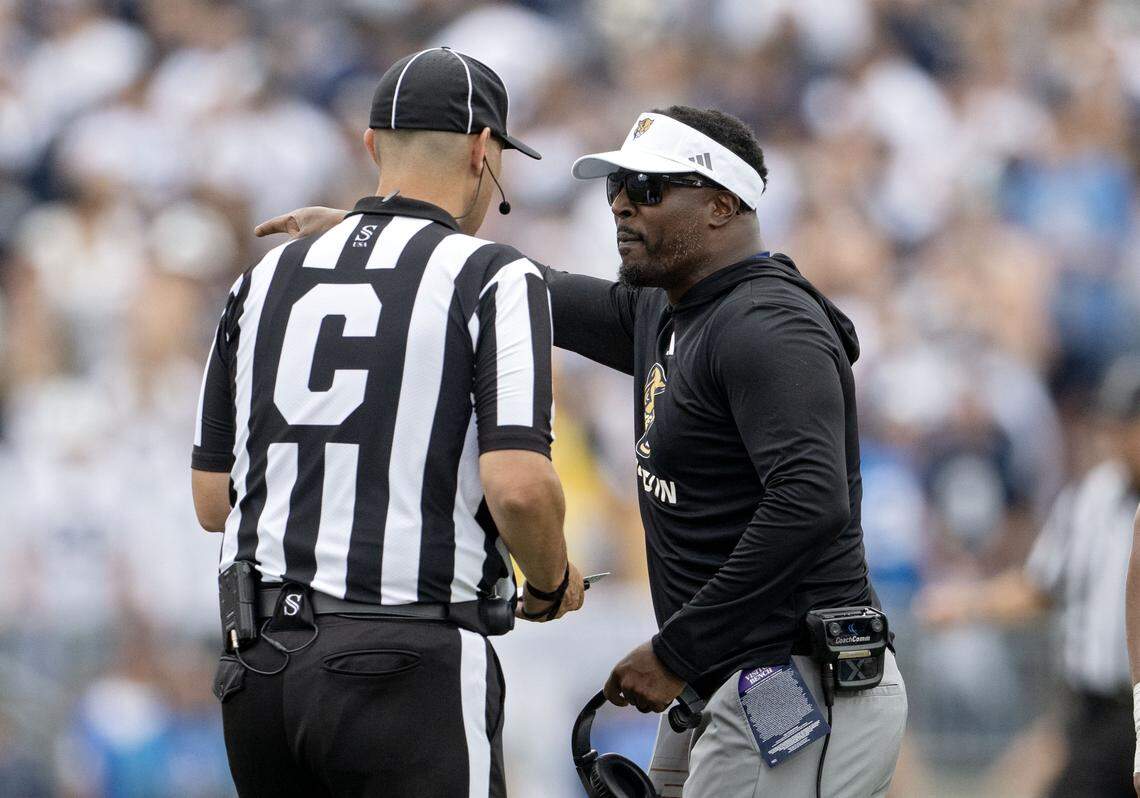 FIU football coach Willie Simmons agrees to contract extension